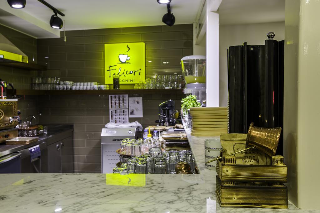Phosphorion Hotel อิสตันบูล ภายนอก รูปภาพ A coffee shop in Cairo, Egypt