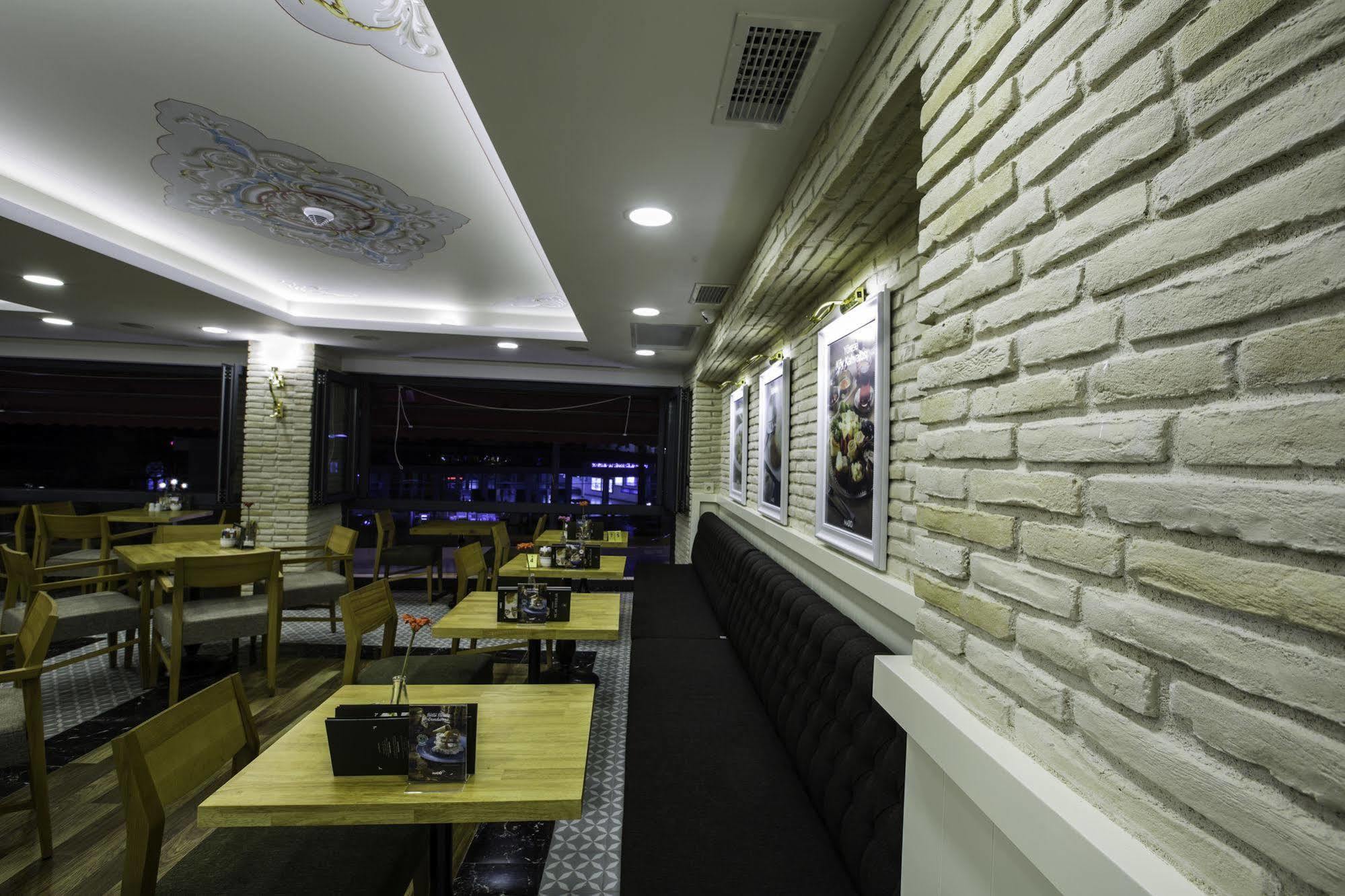 Phosphorion Hotel อิสตันบูล ภายนอก รูปภาพ Interior of a restaurant in Nicosia, Cyprus